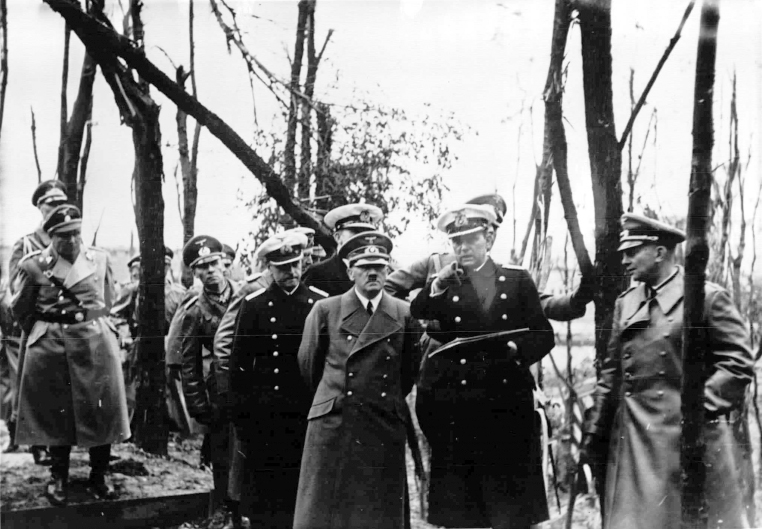 Hitler besichtigt die Westerplatte